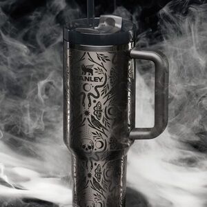 Stanley HALLOWEEN Deadly Damask
Black Gunmetal Skills 40oz Tumbler
